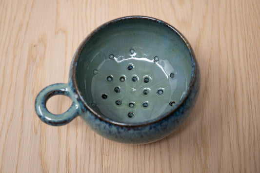 Berry bowl - blue 1 handed